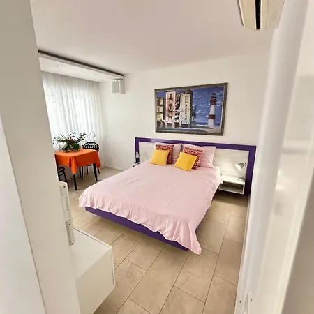 Karmen Maria Apartman *