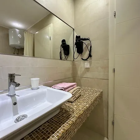 Karmen Maria Apartman *